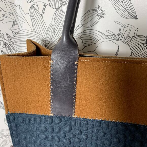 Womens Graf Lantz Jaunt Merino Wool Midi Tote Blue and Tan OS EUC! - Picture 2 of 6